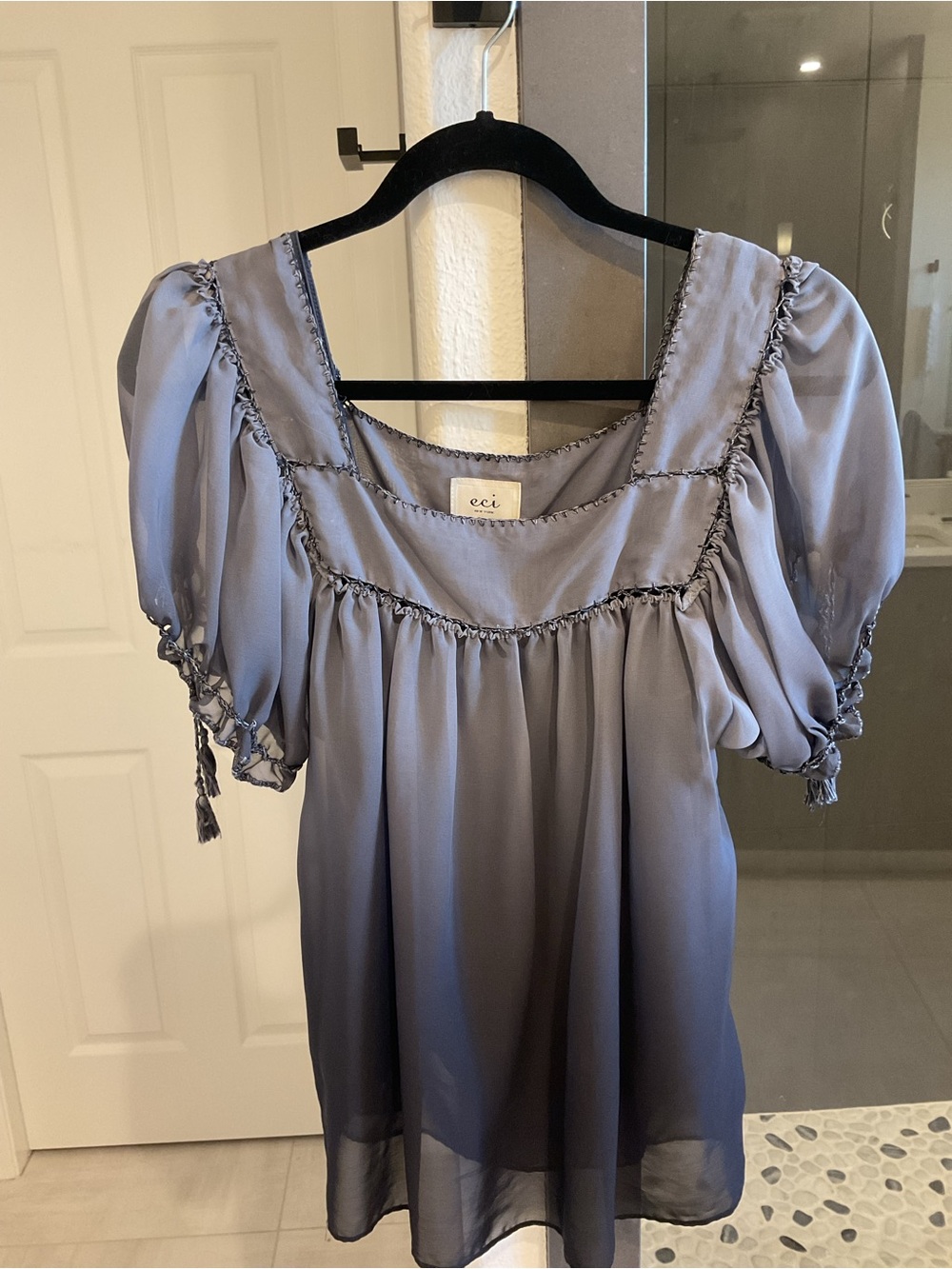 ECI Sheer Puff-Sleeve Square Neck Blouse in Slate Grey hombre